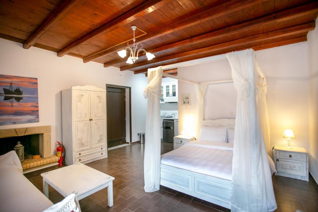 Traditional Apartments Plagiaki Néon Oítilon Exterior foto