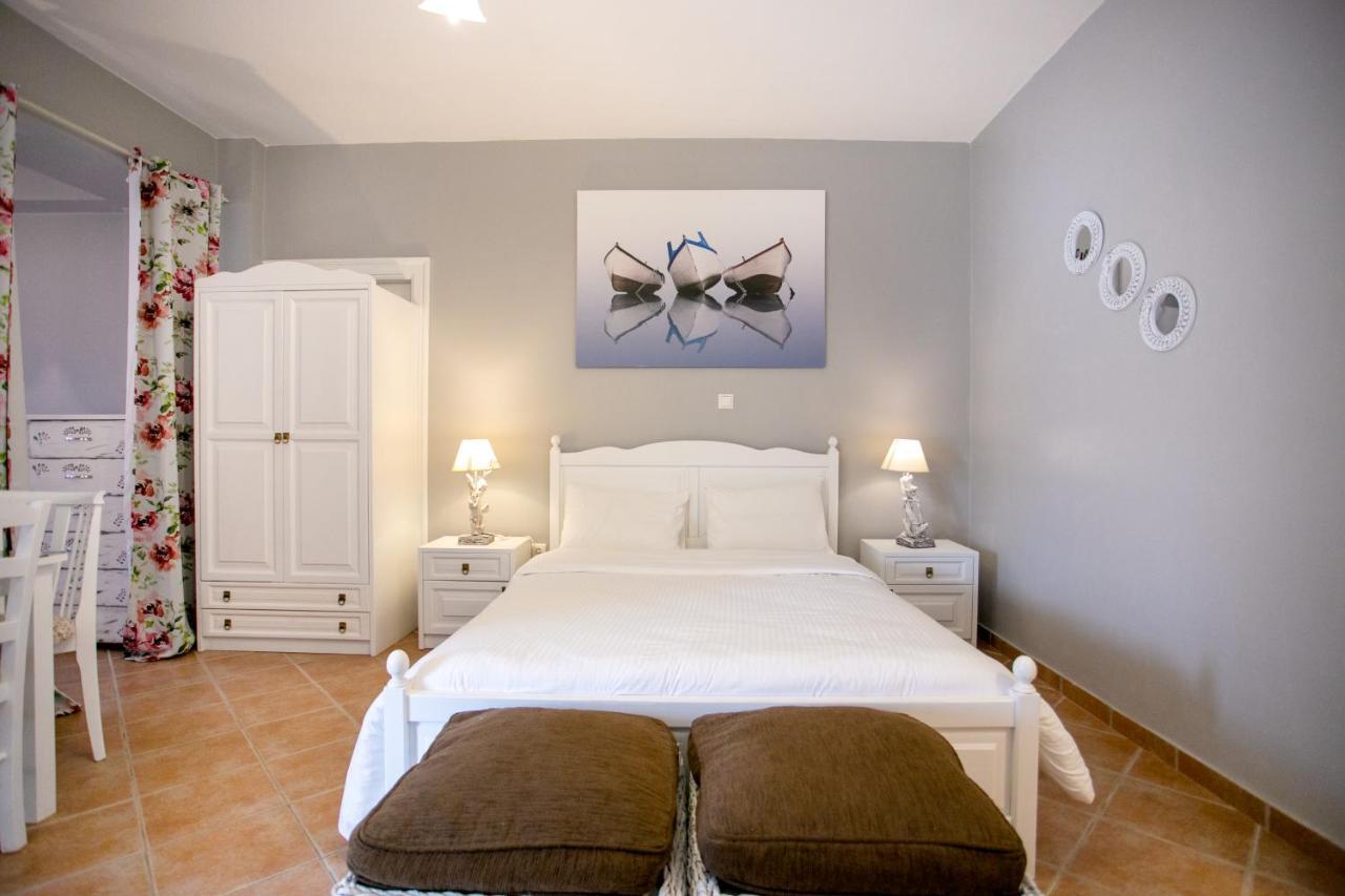 Traditional Apartments Plagiaki Néon Oítilon Exterior foto