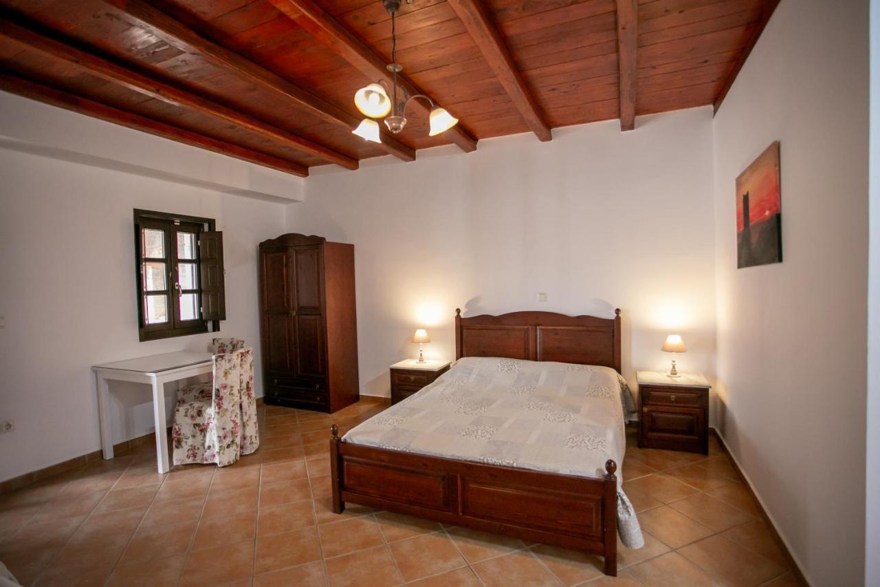 Traditional Apartments Plagiaki Néon Oítilon Exterior foto