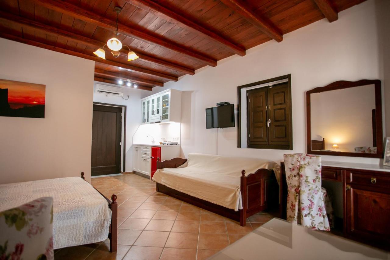 Traditional Apartments Plagiaki Néon Oítilon Exterior foto